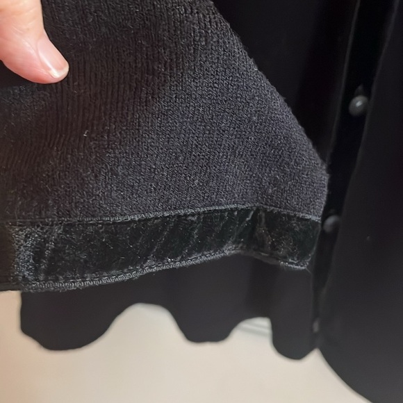 VTG-fashion bug-26/28-black-floral,button down, embroidered, cardigan sweater. - Picture 8 of 14